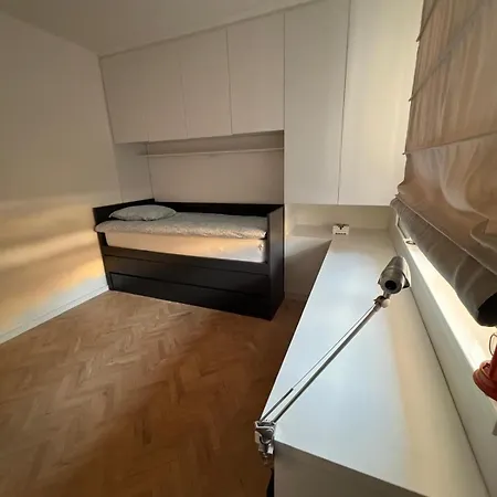 77 Apartment *