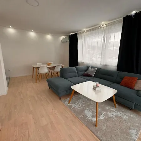 77 Apartment