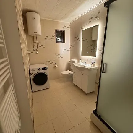 77 Apartment *